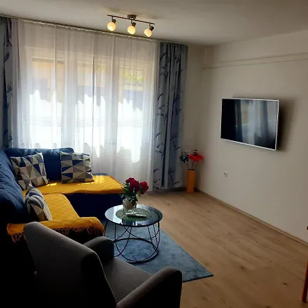Mon Cheri-located In A Quiet Neighbourhood Near Beaches Free Parking *