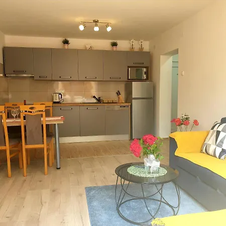Mon Cheri-located In A Quiet Neighbourhood Near Beaches Free Parking Apartment Pula