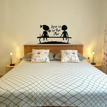 Mon Cheri-located In A Quiet Neighbourhood Near Beaches Free Parking